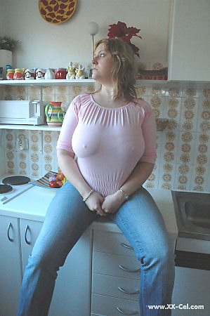 Davina Armstrong let her big boobs rest on the table (XX-Cel) Davina Armstrong let her big boobs rest on the table (XX-Cel)